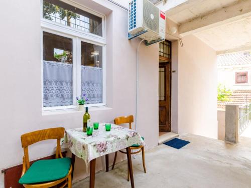 Apartment Lucy - Two Bedroom Apartment with Terrace and City View Gustin