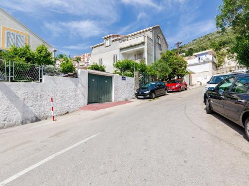 Apartment Lucy - Two Bedroom Apartment with Terrace and City View Gustin