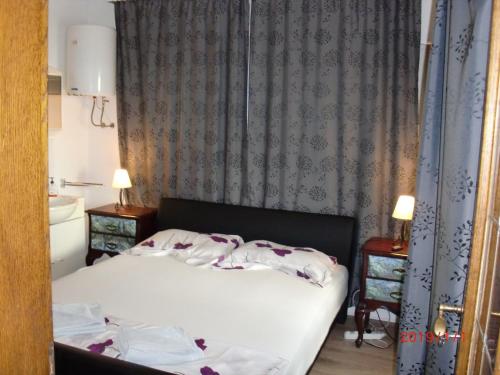 Ένα ή περισσότερα κρεβάτια σε δωμάτιο στο 2 bedroom apartment with terrace