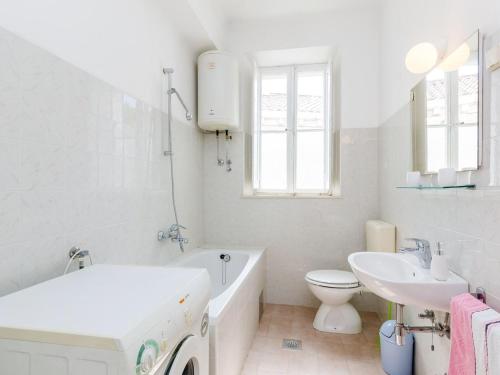 Apartment Lucy - Two Bedroom Apartment with Terrace and City View Gustin