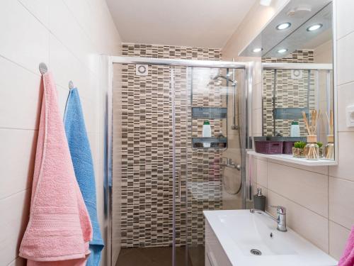 Apartment Cvjetkovi - Two Bedroom Apartment with Terrace and Sea View