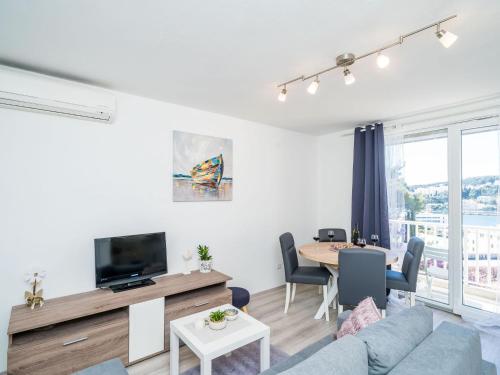 Apartment Cvjetkovi - Two Bedroom Apartment with Terrace and Sea View