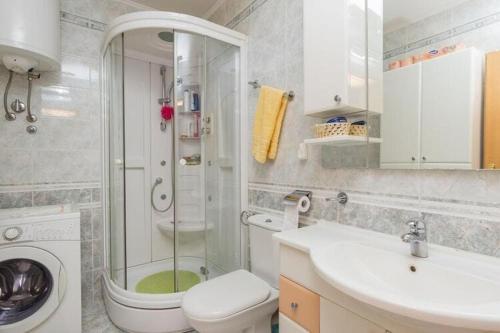 Apartment Jele - Two Bedroom Apartment with Balcony and Garden View
