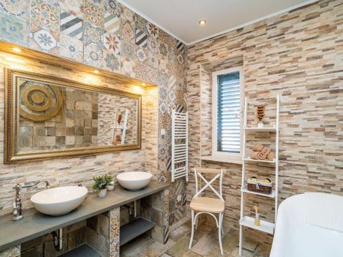 Villa Adrian - Six Bedroom Villa with Swimming pool and Sea View