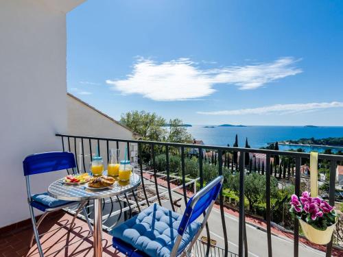 Apartments Knego - Comfort One Bedroom Apartment with Balcony and Sea View