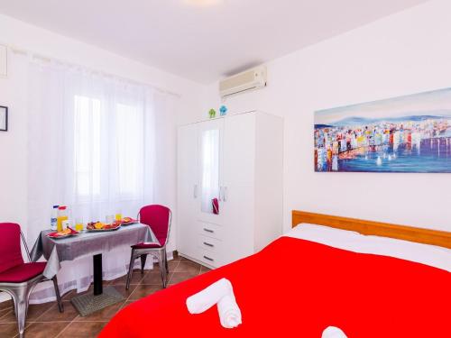 Miracle Apartments - Studio Apartment with Terrace and City View