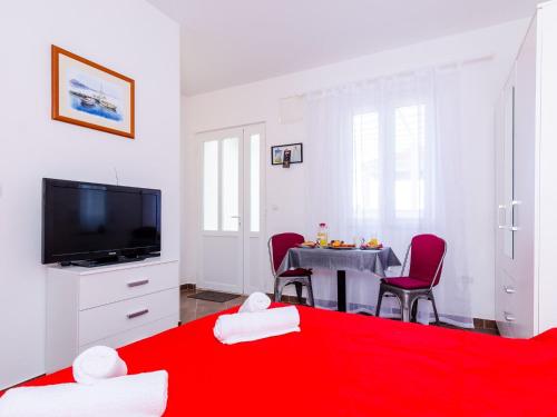 Miracle Apartments - Studio Apartment with Terrace and City View