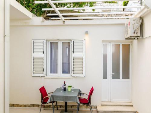 Miracle Apartments - Studio Apartment with Terrace and City View