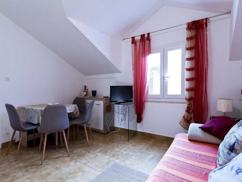 Apartment Niki - One-Bedroom Apartment with Balcony A2 1