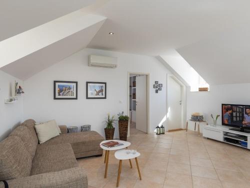 Apartments Odin - One-Bedroom Apartment with Terrace and Sea View - 4