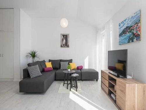 Apartment Dolce - Two Bedroom Apartment with Balcony and Sea View