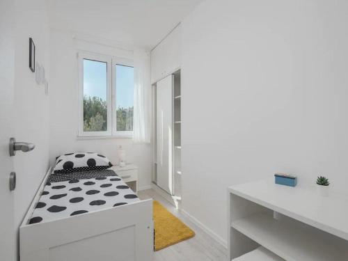 Apartment Dolce - Two Bedroom Apartment with Balcony and Sea View