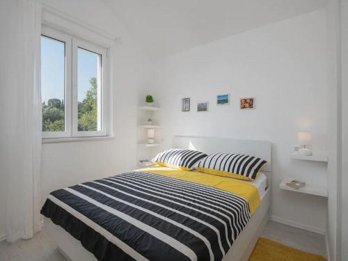 Apartment Dolce - Two Bedroom Apartment with Balcony and Sea View