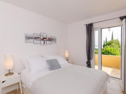 Color Apartments - Standard One-Bedroom Apartment with Terrace and Partial Sea View Red