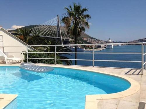Apartments Lozica - Comfort Studio Apartment with Terrace and Sea View
