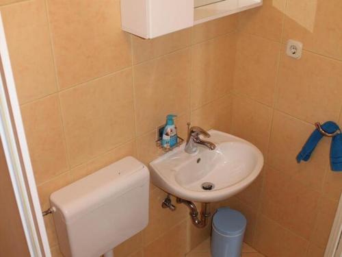 Apartments Lozica - Comfort Studio Apartment with Terrace and Sea View