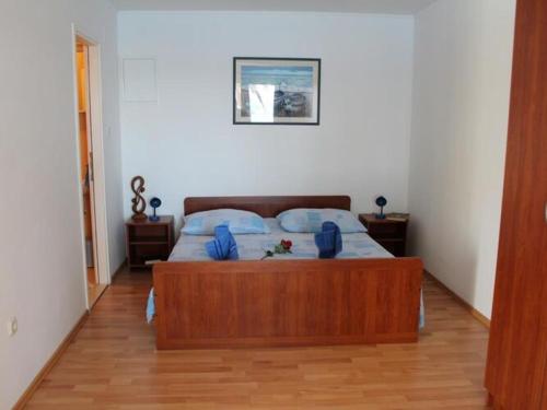 Apartments Lozica - Comfort Studio Apartment with Terrace and Sea View