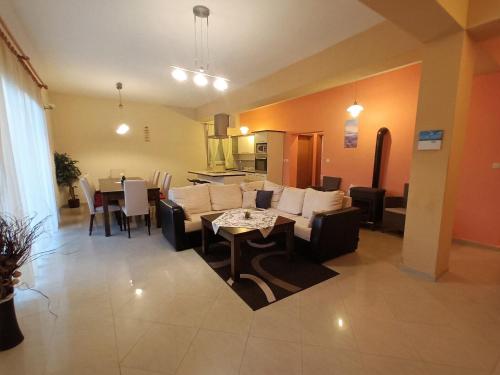 Apartments Smokvica - Three Bedroom Apt Terrace