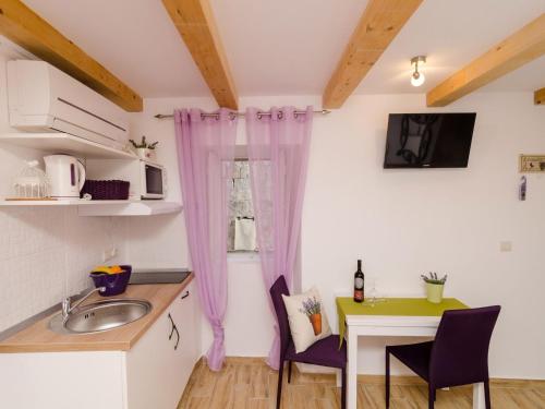 Lavender Garden Apartments - Studio Apartment Ground floor - APT 1