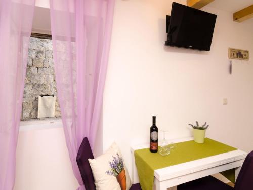 Lavender Garden Apartments - Studio Apartment Ground floor - APT 1