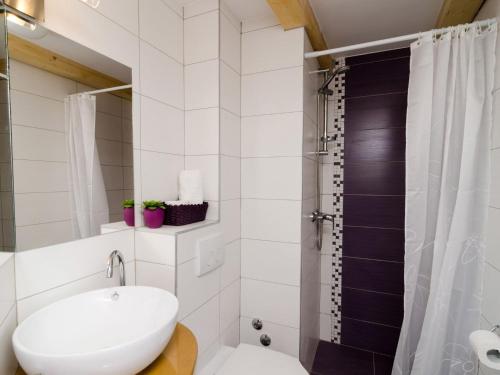 Lavender Garden Apartments - Studio Apartment Ground floor - APT 1