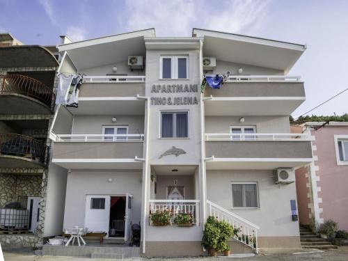 Apartments Tiho & Jelena- One Bedroom Apartment with Balcony and Sea View Maestral