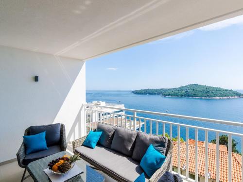 Apartments Lazarin - Two Bedroom Apartment with Balcony and Sea View 1 Veliki