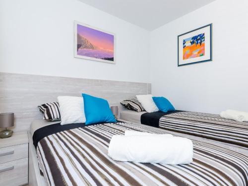 Apartments Lazarin - Two Bedroom Apartment with Balcony and Sea View 1 Veliki