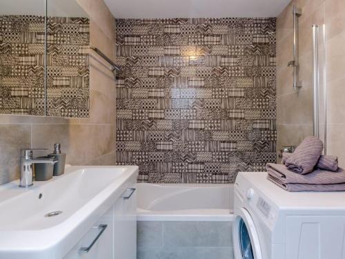 Apartments Lazarin - Two Bedroom Apartment with Balcony and Sea View 1 Veliki