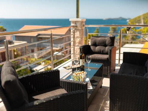 Fancy Apartments Dream - Comfort One Bedroom Apartment with Balcony and Sea View 1