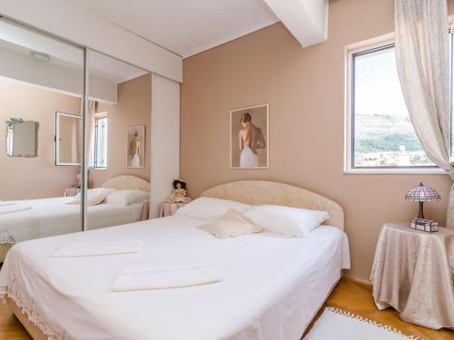 Apartment Paco - Three-Bedroom Apartment with Balcony and Sea View