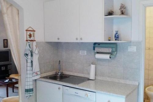 Kuchyň nebo kuchyňský kout v ubytování Apartment Agata - Two Bedroom Apartment with Terrace and Sea View ST