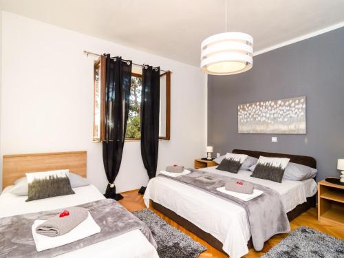Apartment Eulalija- One-Bedroom Apartment with Terrace and Sea View