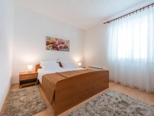 Apartment Lena - Three-Bedroom Apartment with Balcony and Sea View