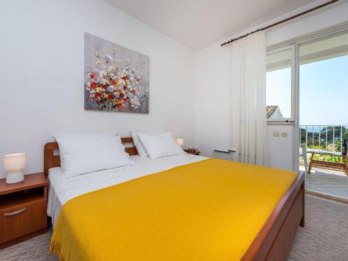 Apartment Lena - Three-Bedroom Apartment with Balcony and Sea View