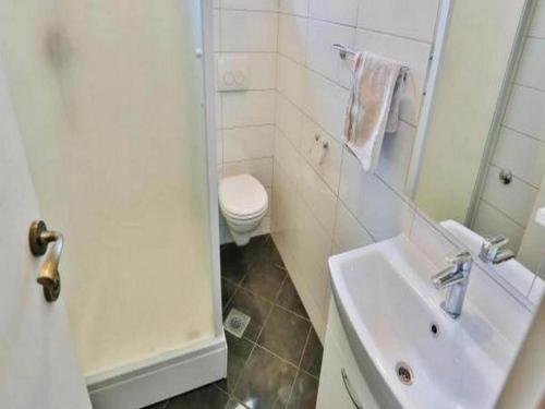 Koupelna v ubytování Apartments Lenka - One Bedroom Apartment with Balcony and Center View A3