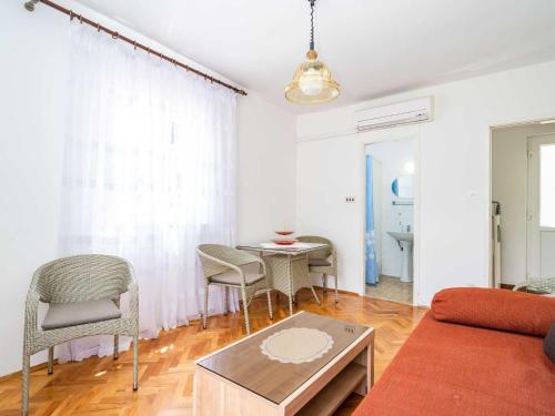 Apartments Zarac - One Bedroom Apartment with Balcony and Sea View Milanka
