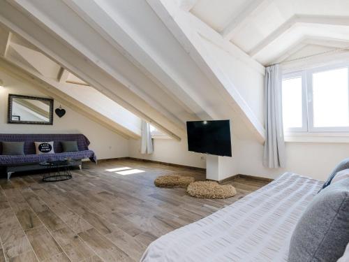 Apartments Life - Two Bedroom Apartment with Balcony and Sea View