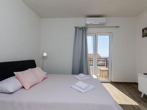 Apartments Life - Two Bedroom Apartment with Balcony and Sea View