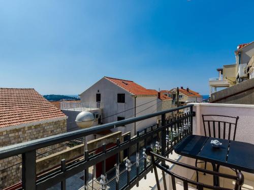 Apartments Life - Two Bedroom Apartment with Balcony and Sea View
