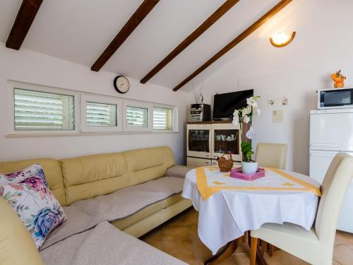 Apartment Marina View - One-Bedroom Apartment with Terrace and Sea View