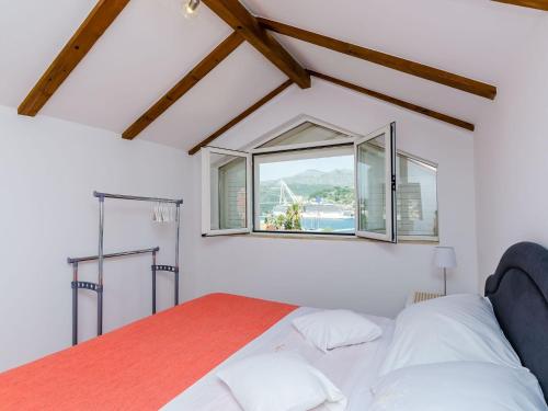 Apartment Marina View - One-Bedroom Apartment with Terrace and Sea View