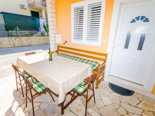 Apartments Ivana TR -Two Bedroom Apartment with Terrace A1