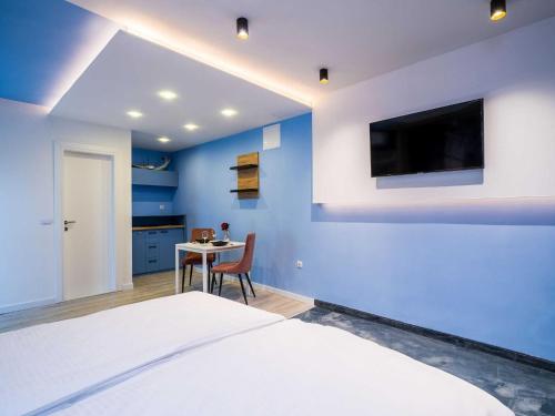 Apartments Tayra - Modern studio apartment with balcony BR2