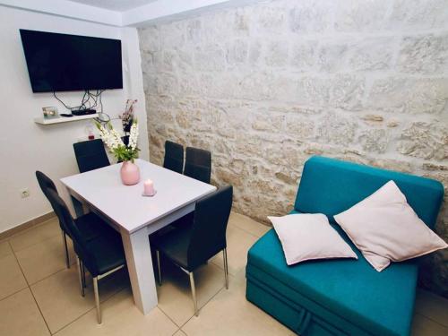 Dalmatian White Shell Apartment- Two Bedroom Apartment