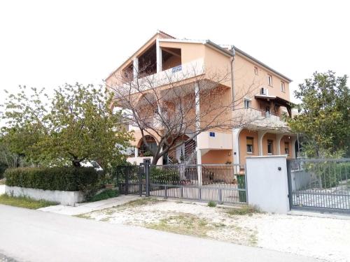 2 bedroom apartment with terrace