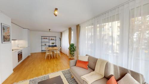 Lausanne City Center Apartments, Minutes Away from the Lake! AM53