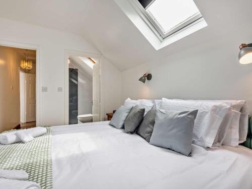 Ένα ή περισσότερα κρεβάτια σε δωμάτιο στο 4 Bed in Allonby 95050
