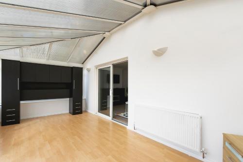 an empty room with white walls and a ceiling at Amazing 3Bed 2Bath House with Garden, Parking, WiFi Near Stevenage Train Station in Aston End