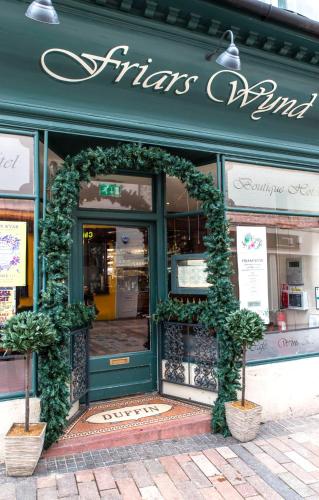 a store front with a green door with plants on it at Friars Wynd Guest Rooms in Stirling